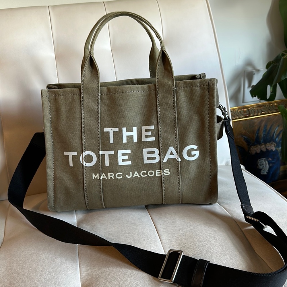 Marc Jacobs The Tote Bag medium size